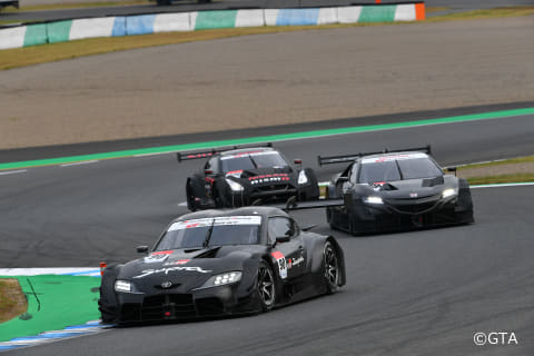 モースポフェス Suzuka で3メーカーのgt500 新型マシンが一斉に走る Car Watch