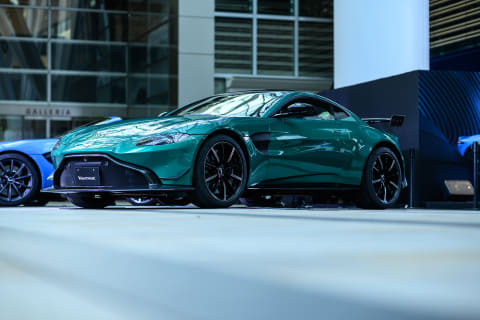 アストンマーティン サーキット仕様のエアロキットをプレゼントする ヴァンテージ 誕生70周年記念キャンペーン Car Watch