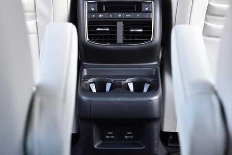 試乗インプレ Cx 5 とどう違う マイチェンしたマツダの3列シートsuv Cx 8 に乗った 運転者だけでなく 同乗者にも便利で嬉しい機能を多数追加 Car Watch