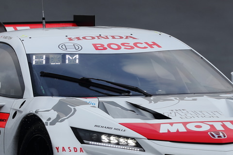 Gtマシンのウィンドウに光る文字は何 Super Gt 新設ポジションディスプレイの表示をテスト Car Watch