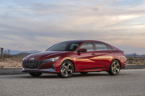 ヒュンダイ 燃費21km L以上のハイブリッドも用意する新型 エラントラ 世界初公開 Car Watch