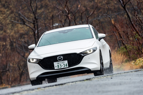 試乗インプレ Mazda3 のskyactiv X搭載車に試乗 フィーリング Accのマナー 燃費はどうか マツダが提案する意味的価値とは何を示すのか Car Watch
