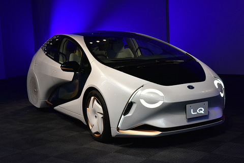 トヨタのコンセプトカー Lq が新ウルトラマンシリーズ ウルトラマンz に登場 Car Watch