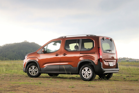 試乗インプレ プジョーの新型mpv リフター 先行導入されたデビューエディションの実力やいかに ベルランゴ カングーとも比較してみた Car Watch