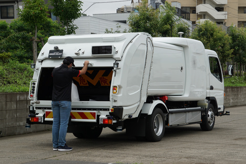 三菱ふそう 次世代ゴミ収集車のコンセプトモデル公開 スマホ操作で作業者を追跡 Car Watch 三菱ふそう 次世代ゴミ収集車のコンセプトモデル公開 スマホ操作で作業者を追跡 Car Watch