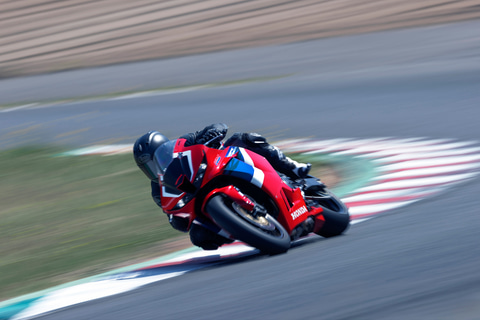 ホンダ 新型 Cbr600rr 最高出力121ps rpmのスーパースポーツモデル9月25日発売 Car Watch