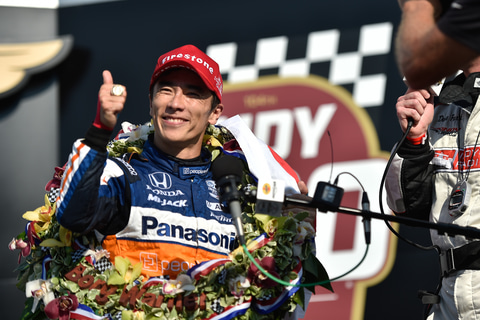 インディ500 2度目の優勝をした佐藤琢磨選手がリモート会見 最後まで爪を隠し 余裕を持ってレースを運べた Car Watch