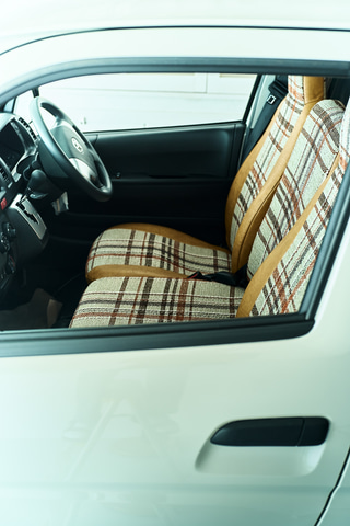 ゴードン ミラー リビングルームを思わせる車内が特徴的な特別限定車2モデル Car Watch