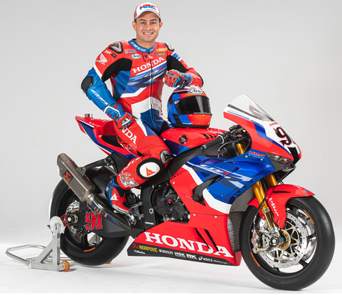 ホンダ Fimスーパーバイク世界選手権に参戦するレオン ハスラム選手との契約更新 Car Watch