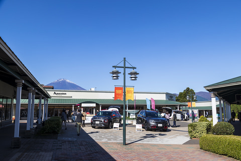 御殿場プレミアム アウトレットで開催中の シトロエン マルシェ 日本初お目見えのグッズ販売や ベルランゴ など車両展示も Car Watch