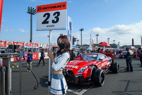 Sgt第7戦もてぎ 23号車 Motul Autech Gt Rのリアウィング翼端板に 全集中 勝利の呼吸 の文字 Car Watch