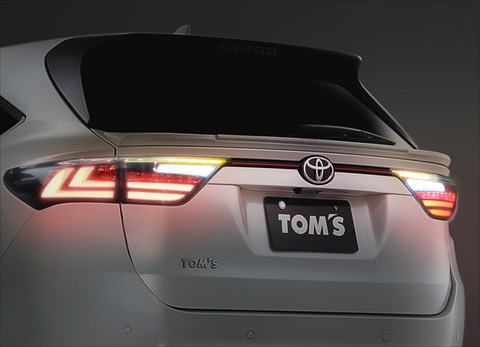 トムス ハリアー カムリ のリアビューを刷新する Ledテールランプ シーケンシャル Car Watch