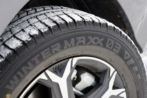 PRダンロップの最新スタッドレスタイヤ「ウインター マックス 03」の実力を、北海道の雪上でチェック!! - Car Watch