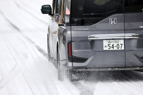 Pr ダンロップの最新スタッドレスタイヤ ウインター マックス 03 の実力を 北海道の雪上でチェック Car Watch