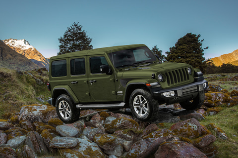 ジープ ミリタリーテイストの ラングラー 300台限定車 アンリミテッド サージグリーン Car Watch