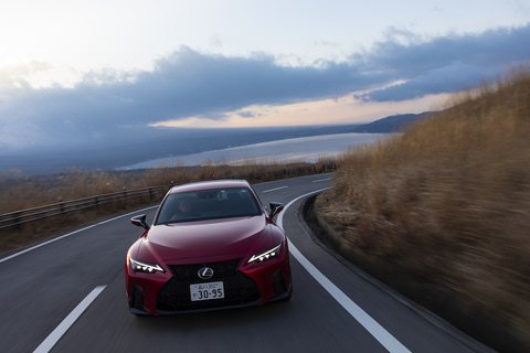 試乗インプレ マイチェンした熟成のレクサス Is 試乗 ガソリンターボ Is300 とハイブリッド Is300h 乗り比べ Car Watch
