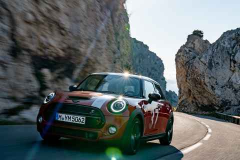 Bmw 0台限定車 Mini Paddy Hopkirk Edition 1964年のモンテカルロ ラリー優勝車インスパイアモデル Car Watch