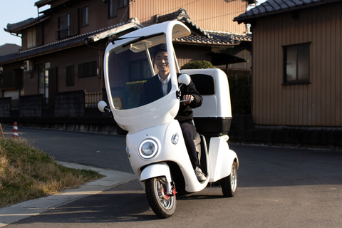 ブレイズ 3輪evバイク Ev デリバリー 予約販売開始 航続距離約100kmで49万8000円から Car Watch ブレイズ 3輪evバイク Ev デリバリー 予約販売開始 航続距離約100kmで49万8000円から Car Watch