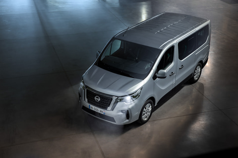 日産 欧州で新型商用車 Nv300 コンビ 公開 Car Watch