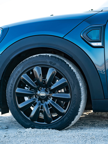 Bmw 特別なブルーの限定車 Mini クロスオーバー ボードウォーク エディション 価格495万円 Car Watch