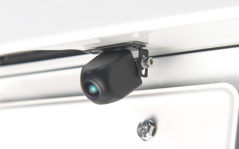 データシステム リアカメラ1つで真上から見下ろしたような表示を実現する 1カメラスカイトップビュー Sky812 Car Watch