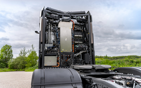 ダイムラー トラックとシェル 水素を利用した 燃料電池トラック の普及とインフラ構築で協業 Car Watch