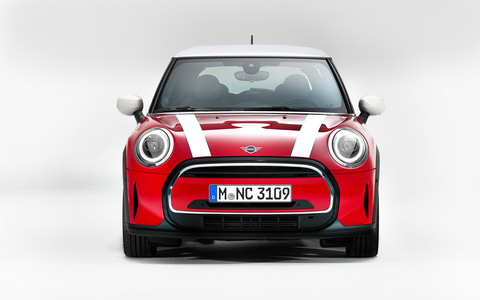 Bmw 新型 Mini マイチェンで内外装のデザインを一新 最新機能も標準装備 Car Watch Bmw 新型 Mini マイチェンで内外装のデザインを一新 最新機能も標準装備 Car Watch