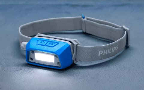 フィリップス クルマの整備に便利な Ledボンネットライト Ledヘッドライト Car Watch