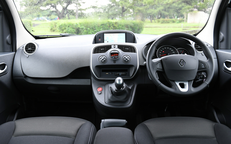 試乗インプレ 400台限定のルノー カングー リミテッド ディーゼル Mt 1 5リッターディーゼルターボ 6速mtの魅力に触れてきた Car Watch