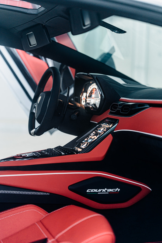 ランボルギーニ 新型 カウンタック Lpi 800 4 世界初公開 限定112台の誕生50周年記念モデル Car Watch