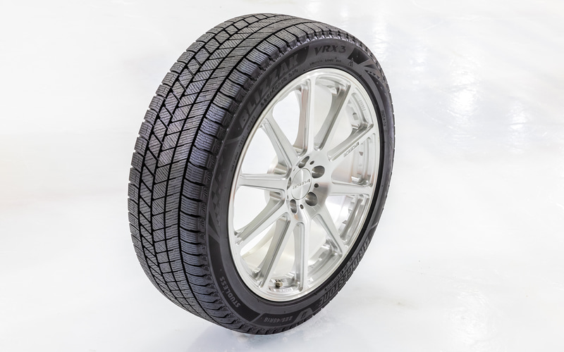 ブリザックVRX3 235/40R18 & 社外18×8.0J 8J ET49-