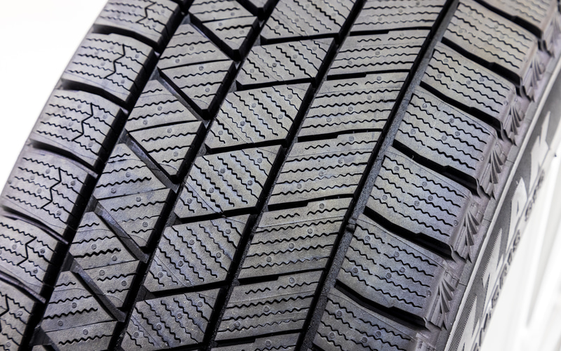 スタッドレスタイヤレビュー ブリヂストンの最新スタッドレス ブリザックvrx3 の氷上性能進化をスケートリンクで確認 Car Watch