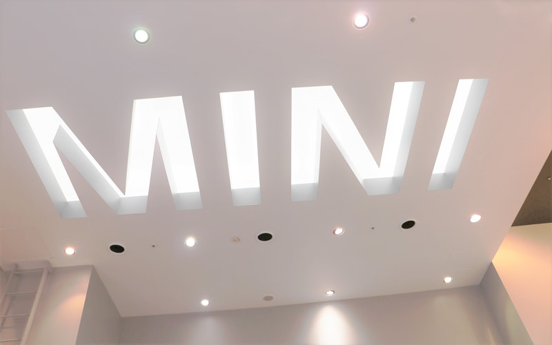 Mini 六本木 が世界唯一の白いショールームとしてリニューアル Ciの黒が使われなかった理由とは Car Watch