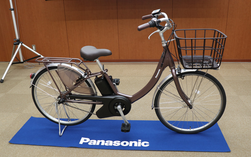 パナソニック、20kgを切る“業界最軽量”の新型電動アシスト自転車「ビビ 