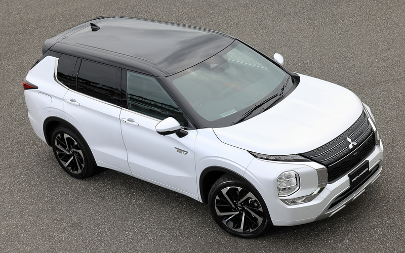 三菱新型アウトランダーPHEV 後ろバンパー