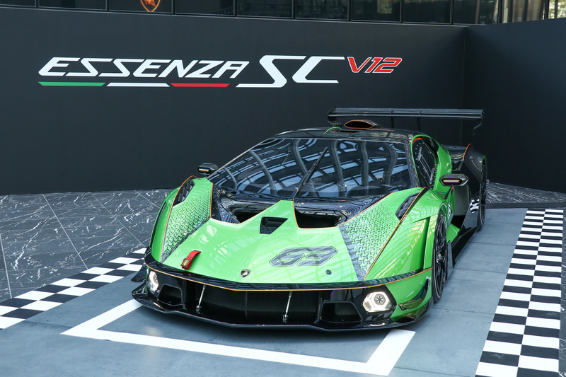 ランボルギーニ V12エンジン搭載のサーキット専用ハイパーカー Essenza Scv12 日本初公開 Car Watch
