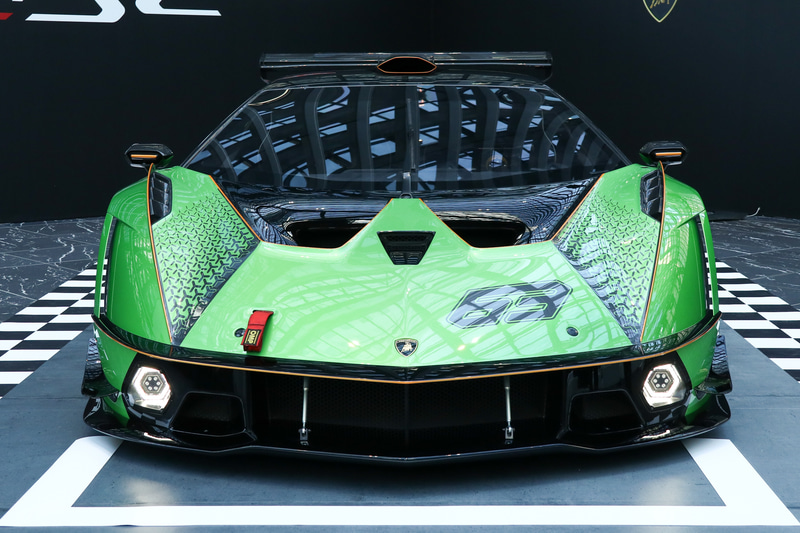 ランボルギーニ V12エンジン搭載のサーキット専用ハイパーカー Essenza Scv12 日本初公開 Car Watch