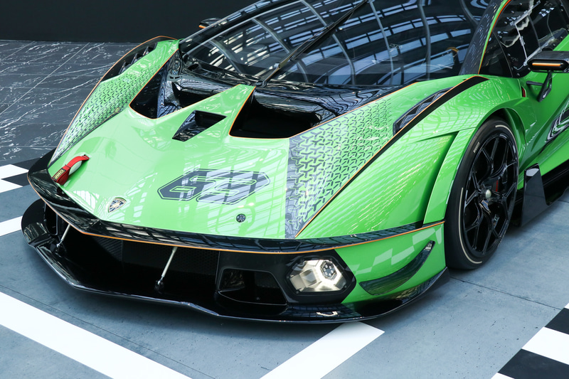 ランボルギーニ V12エンジン搭載のサーキット専用ハイパーカー Essenza Scv12 日本初公開 Car Watch