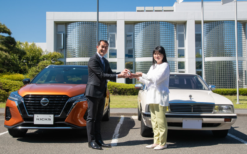 女優の伊藤かずえさんが新車の白い日産 ノート 購入を報告 Car Watch