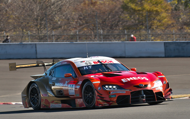 Super Gt最終戦富士予選 Gt300は61号車brzがチャンピオン獲得へポールポジションで好発進 Gt500は14号車gr Supra Car Watch