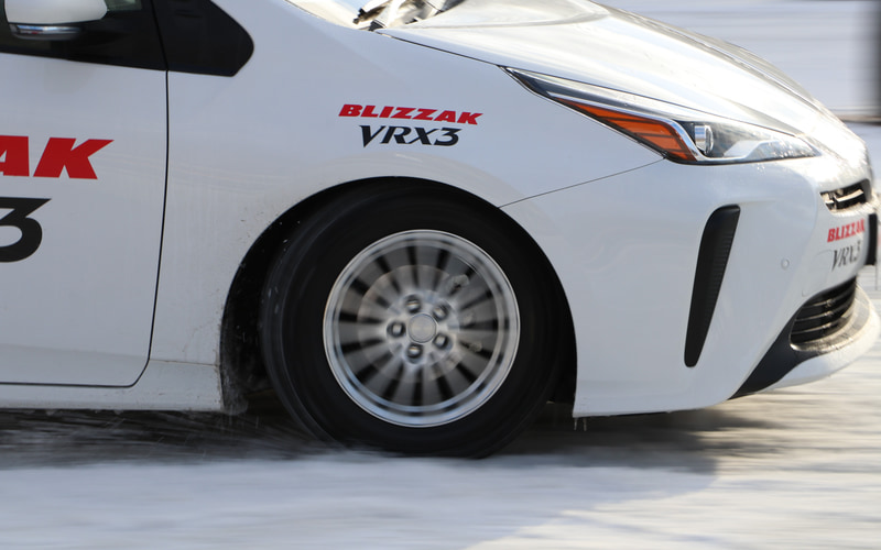 スタッドレスタイヤレビュー】ブリヂストンの最新スタッドレス「ブリザックVRX3」で雪上初試乗 氷上性能に続き雪上性能を確認 - Car Watch