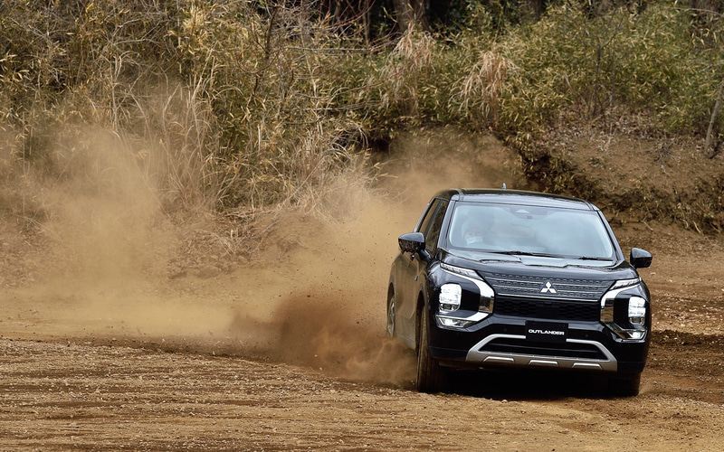 試乗インプレ 新型 アウトランダーphev のオフロード性能を検証 モードによる違いは Car Watch