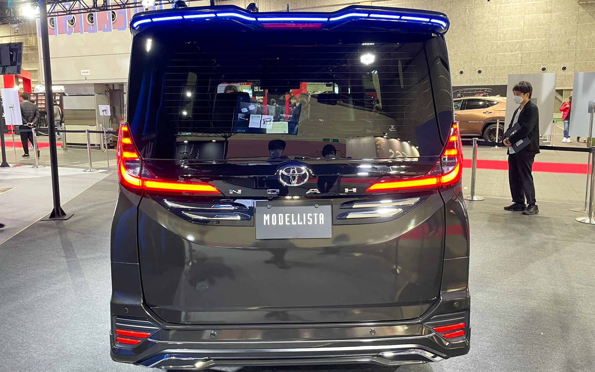 画像］モデリスタ、ブルーのLEDイルミで新型「ノア」「ヴォクシー」を 