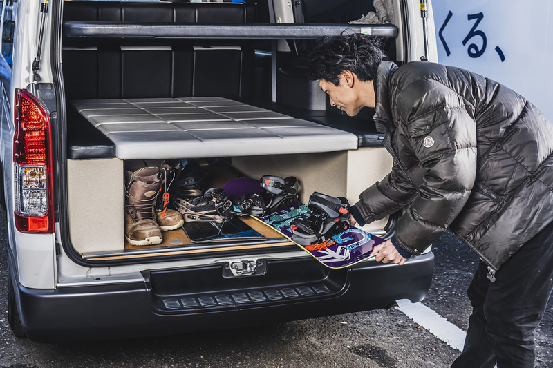 アルパイン 2段ベッド装備の ハイエース 車中泊仕様をカーシェア ストリカ に導入 Car Watch