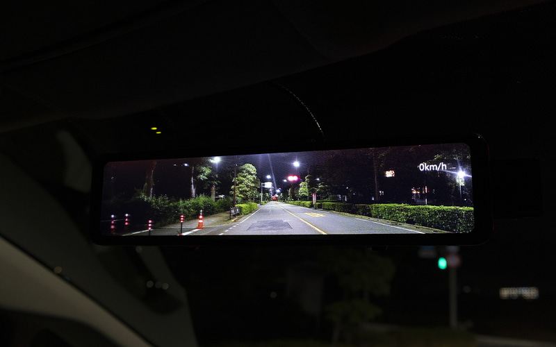 暗い道でも明るく映し出すベロフジャパンの「ナイトビジョン・ドライブレコーダー・デジタルミラー」-Car Watch