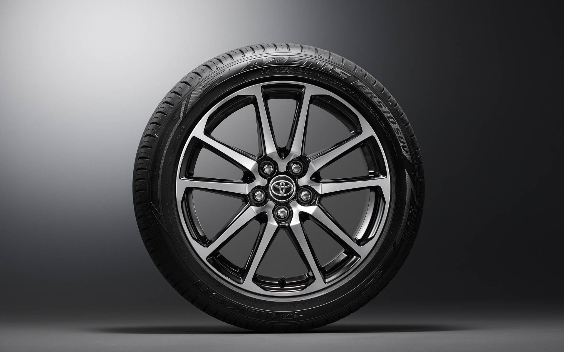 シイケン215/50R18 ヤリスクロスGR SPORT 画像］TOYOTA GAZOO Racing、ボディ剛性の強化や足まわりを