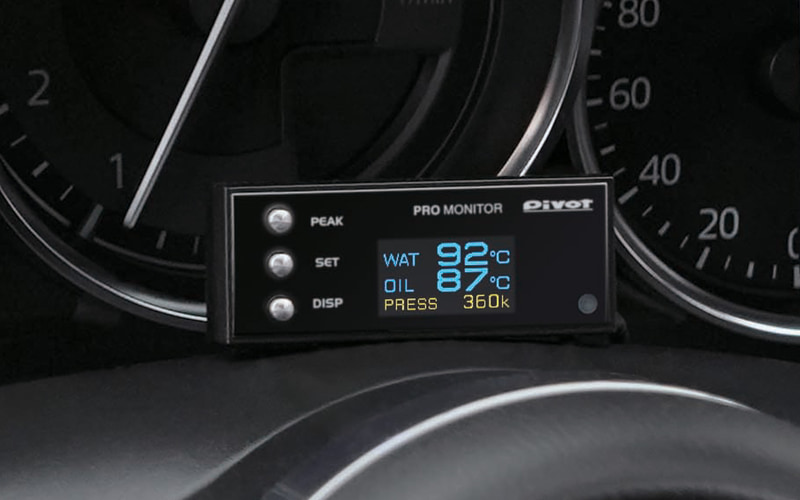 ピボット 有機el採用で水温 油温 油圧を見やすく表示するコンパクト設計の Pro Monitor Car Watch