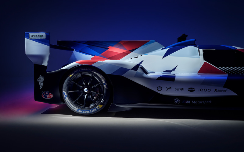 Bmw 新型lmdhマシン Mハイブリッドv8 正式カラーリング公開 23年シーズンimsaに参戦 Car Watch