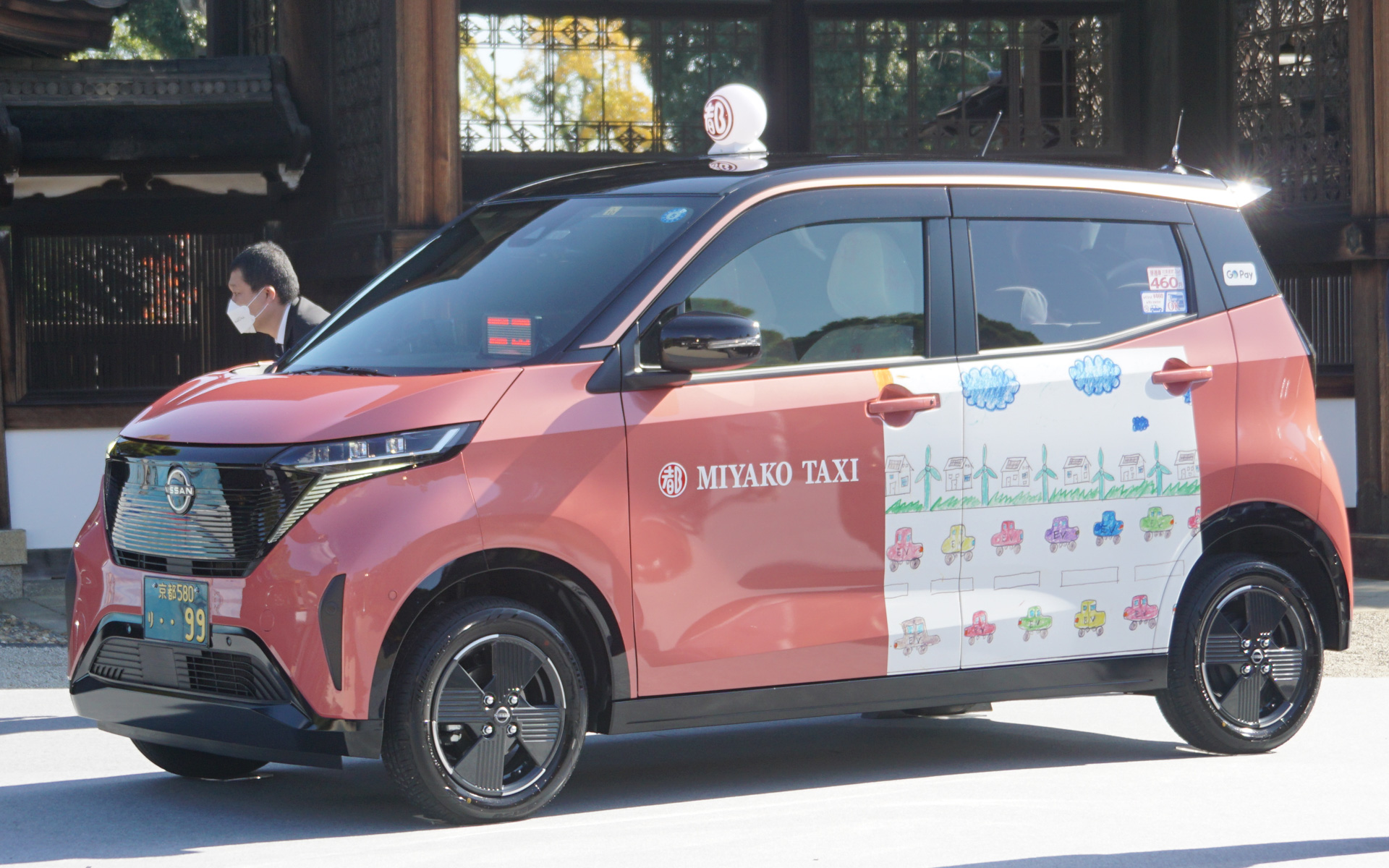 画像］京都で軽EVタクシー運行開始 「KYOTO×NISSAN SAKURA EV TAXI」で