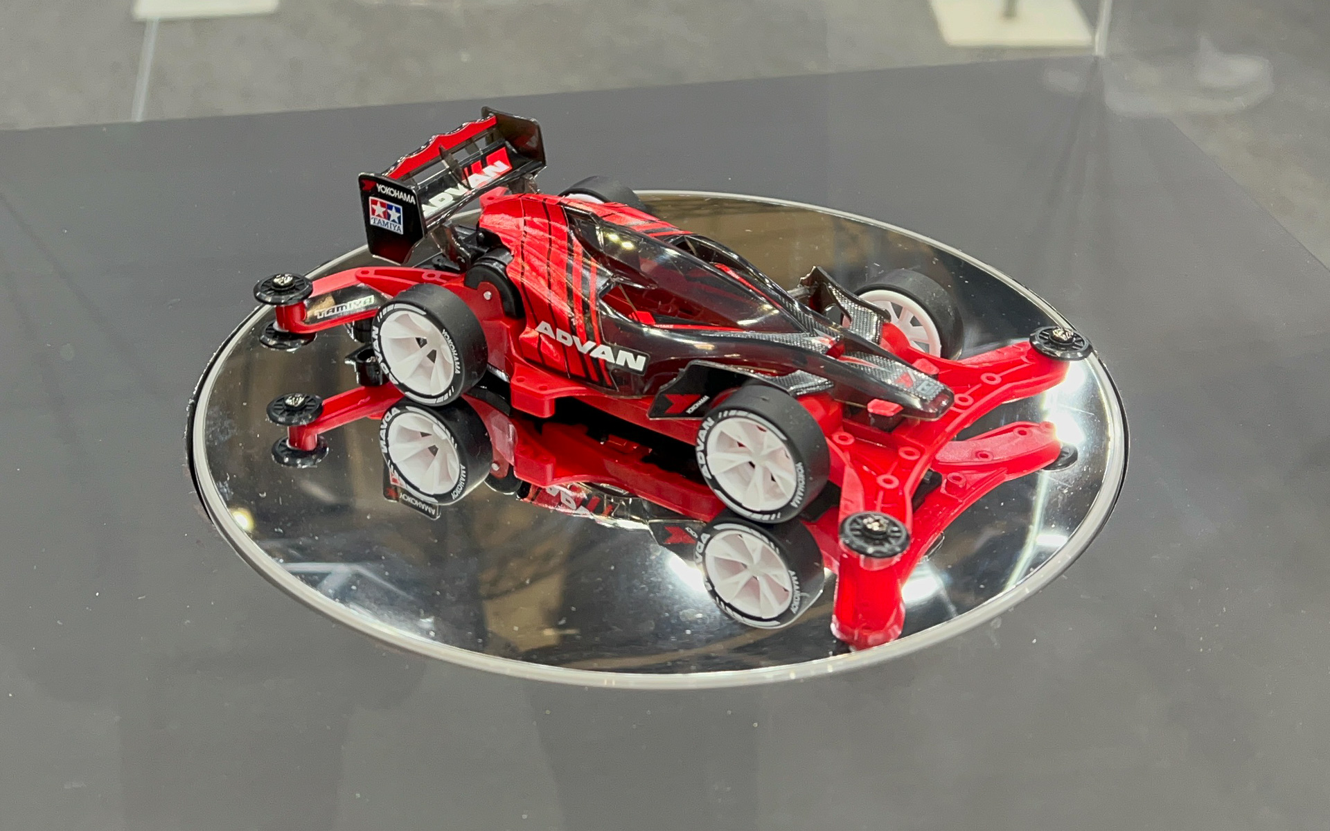 拡大画像］1/1 ミニ四駆の「ADVAN エアロ アバンテ」に出会え、ミニ四